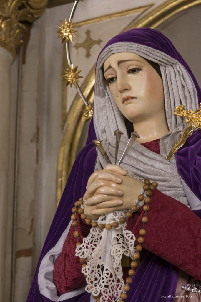 Nuestra Señora, la Virgen de los Dolores de Granada, vestida de hebrea para la Cuaresma. Es una imagen de la Semana Santa de Granada